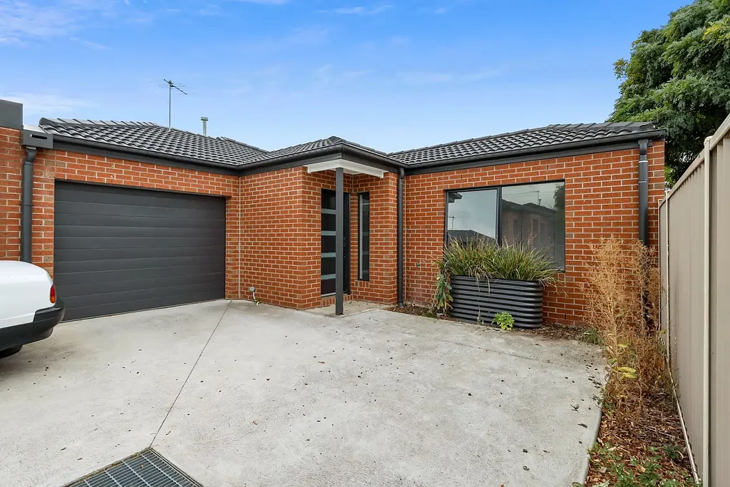 LOW MAINTENANCE UNIT IN GREAT LOCATION