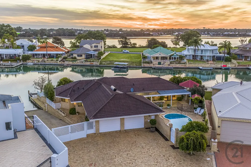 Dudley Park 4房  Stunning Waterfront Entertainer with Expansive Canal Views