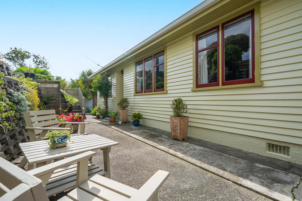 6 Te Reinga View, Tawa, Wellington