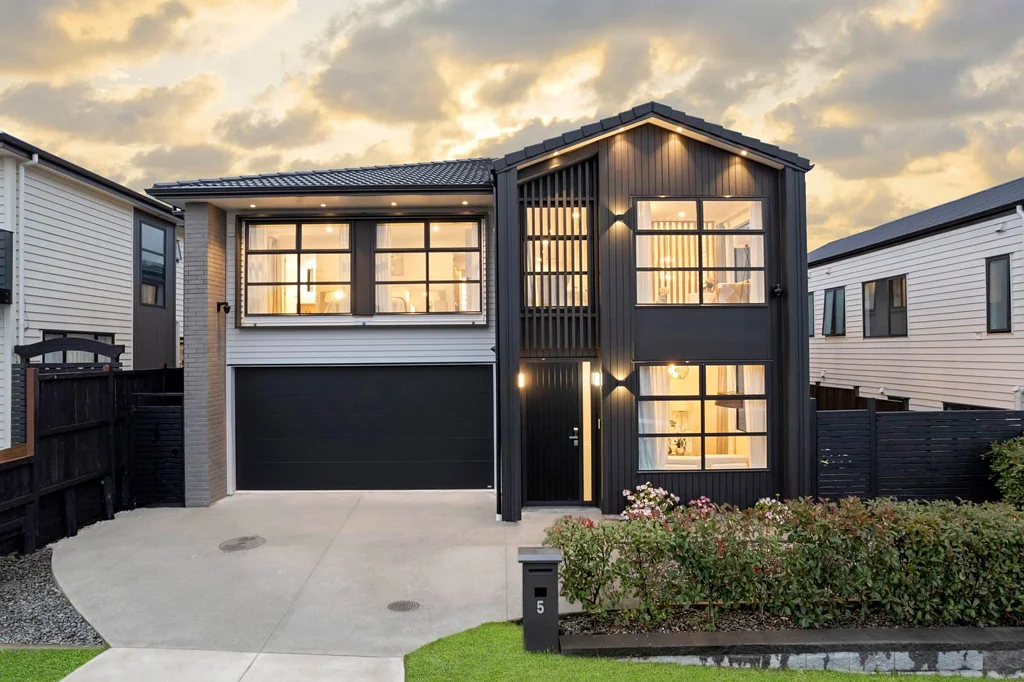 Flat Bush 7Moenga Developer's home for sale in Prime Location.