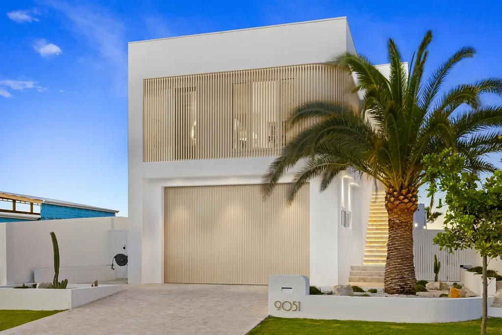 Hope Island 5房  Welcome to the Lighthouse – A landmark residence in a premier position...