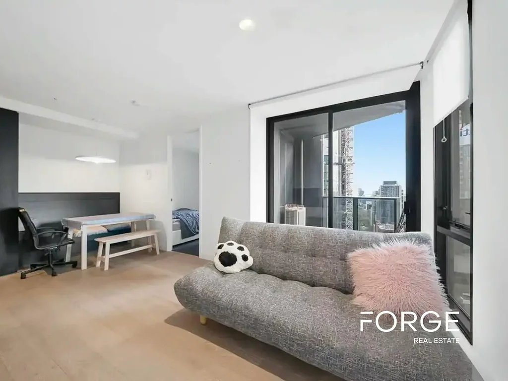 Furnished Apartment Minutes' Walk to Universities