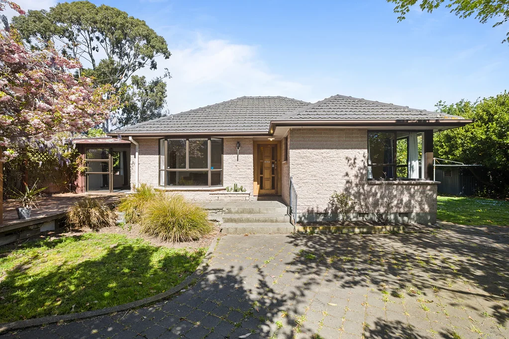 Russley 2房  Potential on Penwood = YOUR opportunity!!!