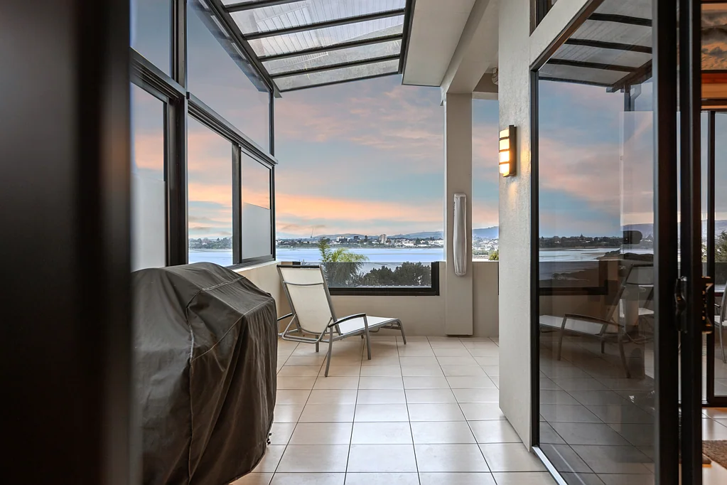 Otumoetai 3房  Exceptional apartment views, many features