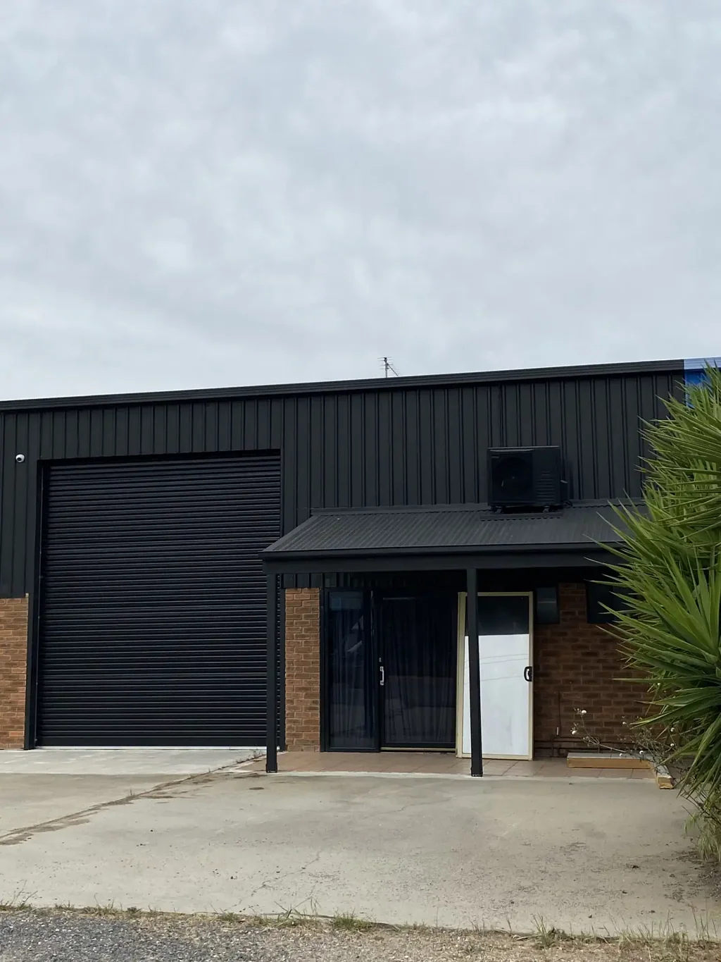 FOR LEASE – Secure Industrial Shed with Dual Access