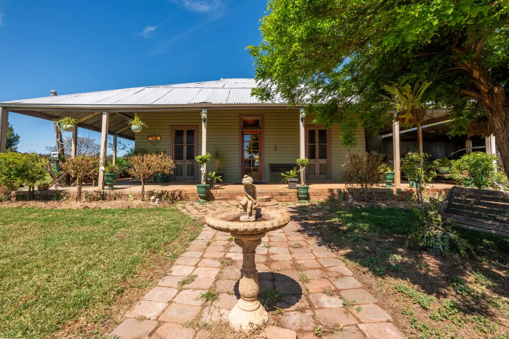 Barmedman 3બેડરૂમ 32 Acres with Charming Country Cottage