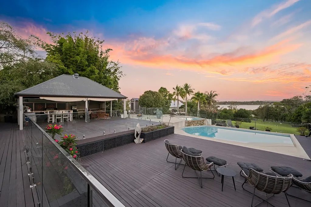 Eraring 4ห้องนอน Ultimate Lifestyle Acreage with Pool, Sheds and Direct Lake Reserve Setting