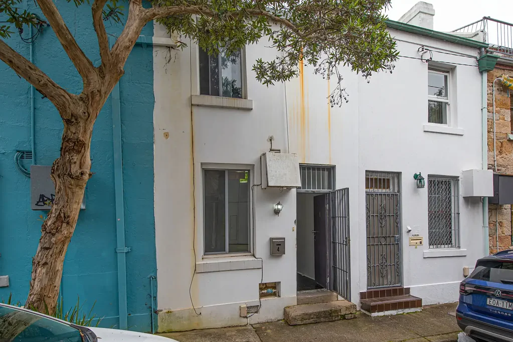 Well Presented 2 Bedroom + Study Terrace