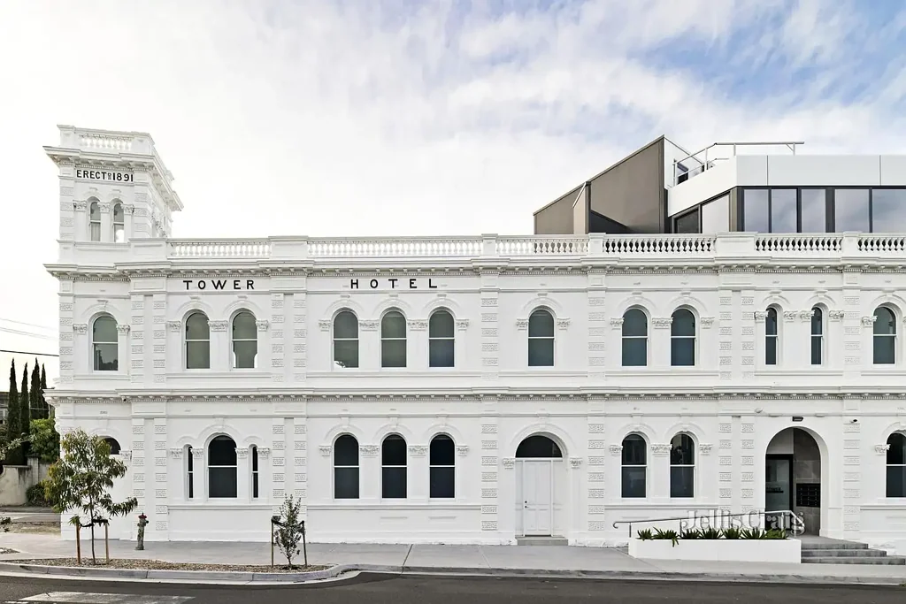 Alphington 3Moenga Modern Luxury in Converted Tower Hotel