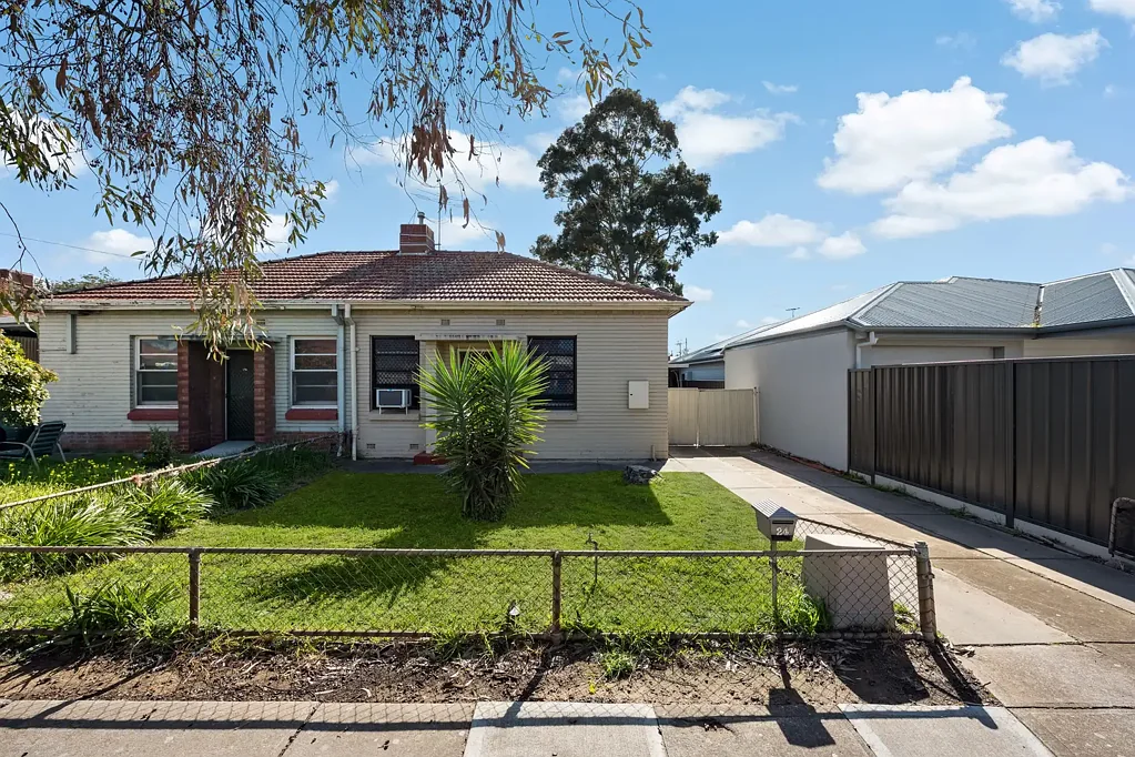 Kilburn 3 Bedroom Tidy Duplex with Enormous Potential - 410sqm Allotment