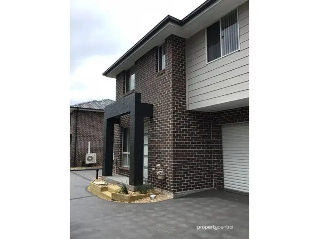 Spacious & Modern 4-Bedroom Townhouse in Convenient Family-Friendly Location