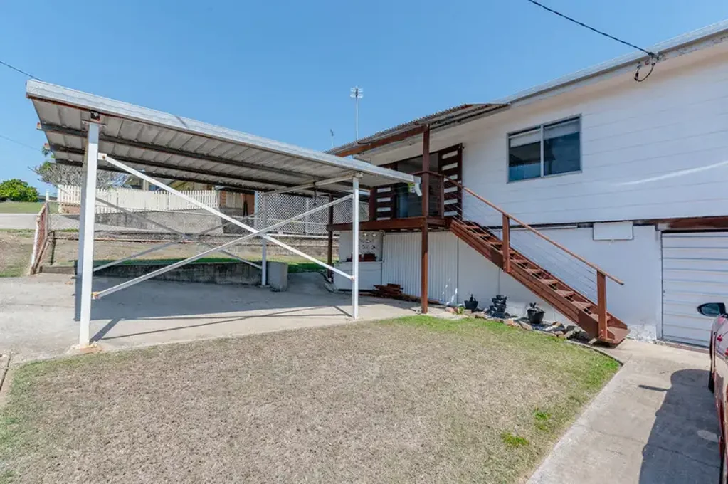LOW MAINTENANCE UNFURNISHED HOME WITH SIDE ACCESS