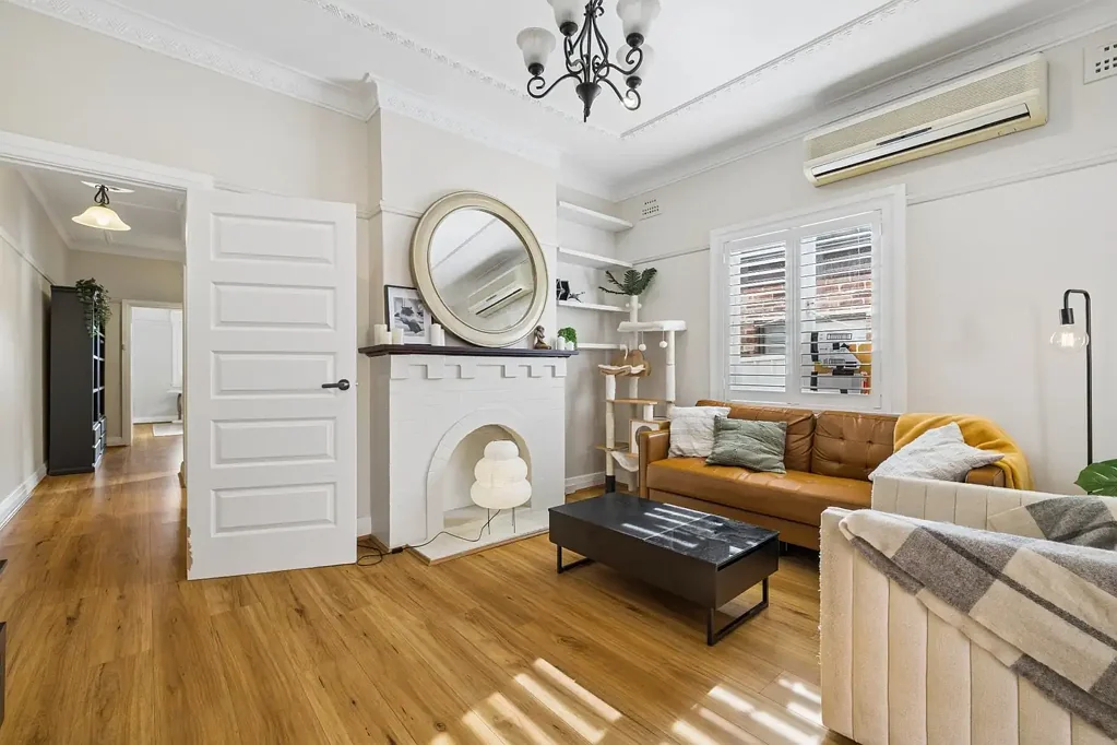 Strathfield 2房 Inner West名区入口 双砖结构随时入住 北向阳光 法式现代厨房 宽敞起居私密花园 高收益稳定现金流 步行交通学校公园 潜力加建二层 The Ultimate Entry-Level Opportunity in Strathfield | 2 Bed Double Brick Semi on 222sqm