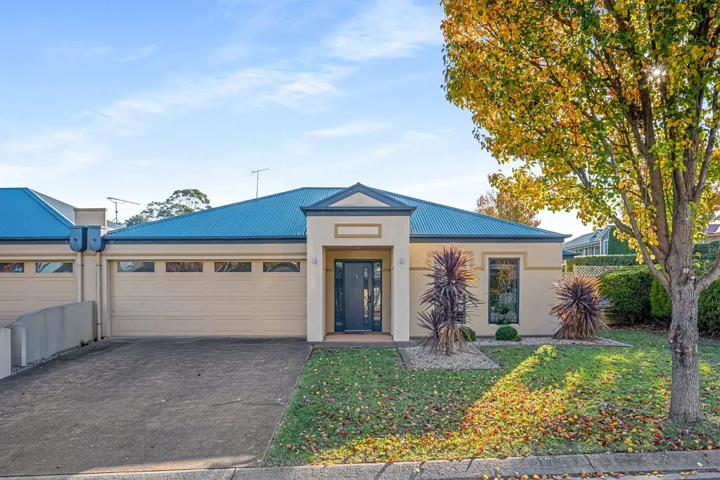 Mount Gambier 3Phòng ngủ Modern living meets timeless charm in a prime location