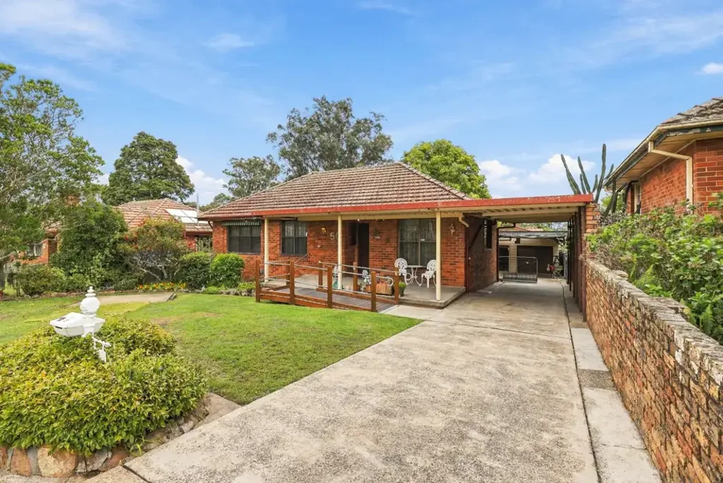 Raymond Terrace 4Kwarto Solid Brick & Tile Home with Exceptional Shedding and Entertaining