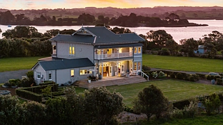 111 Wharf Road, Clarks Beach, Franklin District