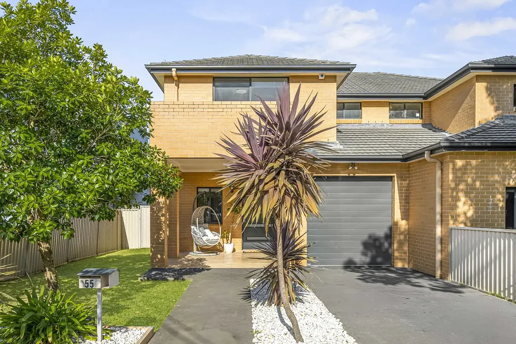Condell Park 4Zimmer MODERN BRICK DUPLEX IN SOUGHT AFTER LOCATION