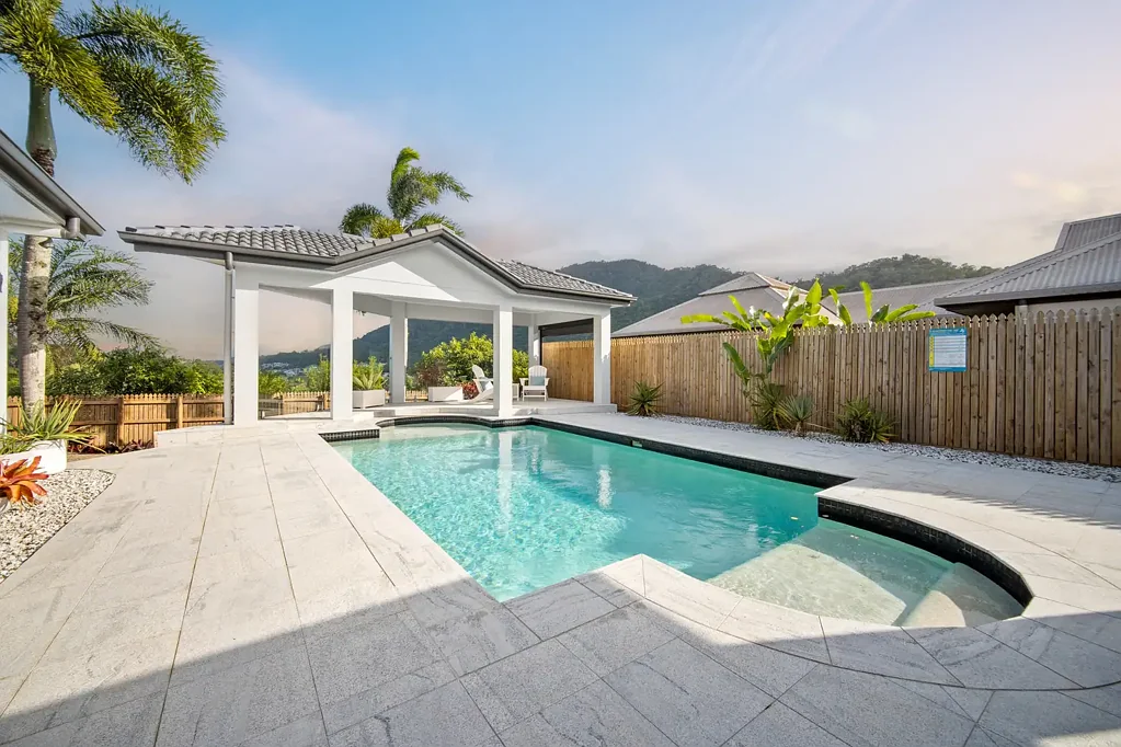 Brinsmead 4 Slaapkamer Spacious Park Ridge Retreat with Pool, Views & Privacy