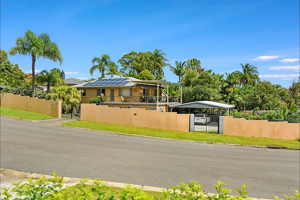 4 Tallowood Road, Ashmore, QLD 4214