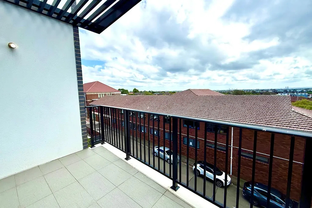 One Bedroom Unit with Air-Con, Secure Parking & Storage