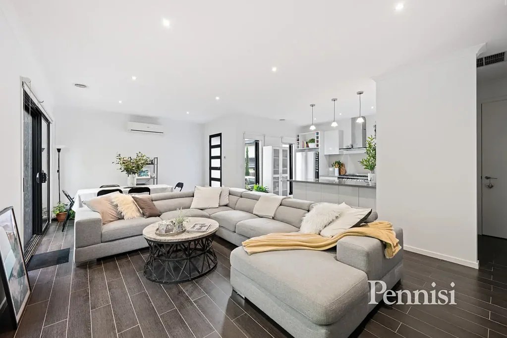 FOR LEASE BY PENNISI