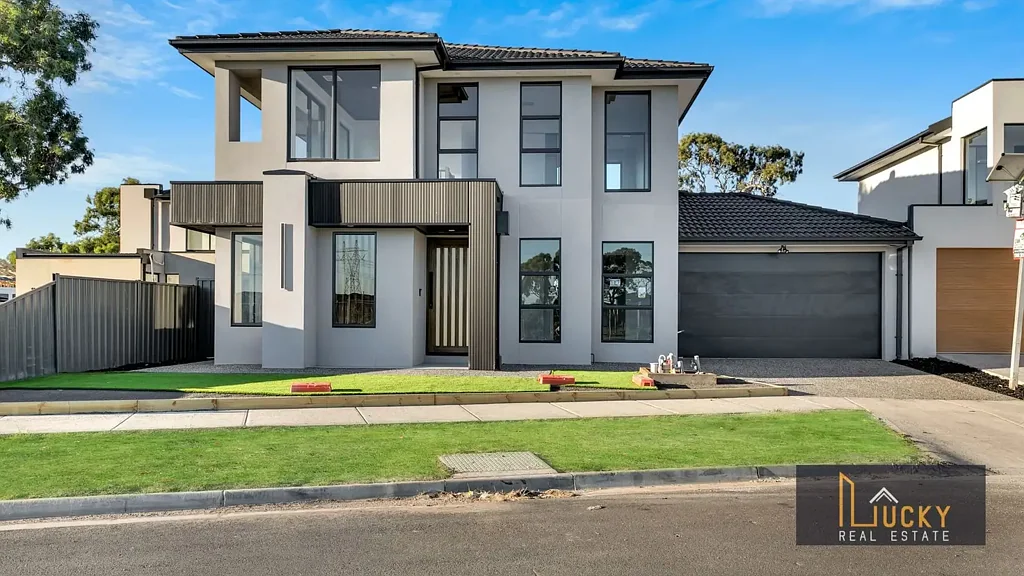 2 Masters! Close To All Amenities!