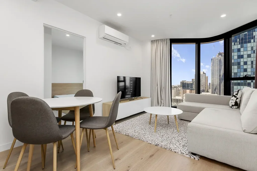 LUXURY FURNISHED APARTMENT IN ONE OF MELBOURNE'S MOST SOUGHT AFTER BUILDINGS!