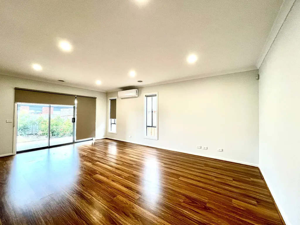 Brand New Home in Popular Mt Atkinson Estate, Truganina - 3 bedrooms 2 bathroom