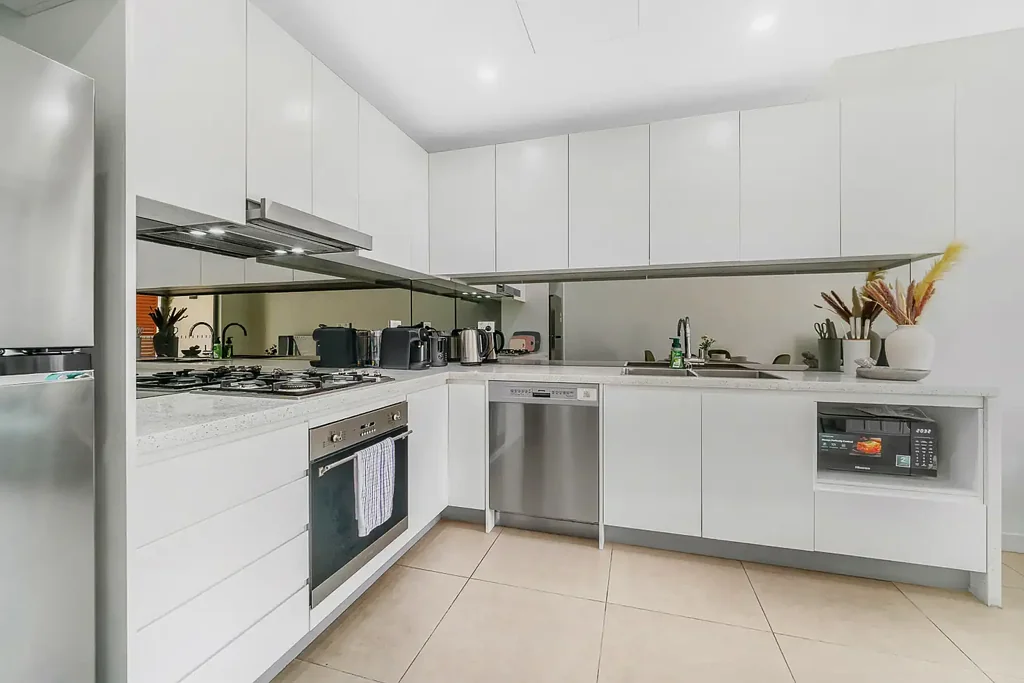 Spacious Duplex One Bed + Study Next to Train Station & Shops