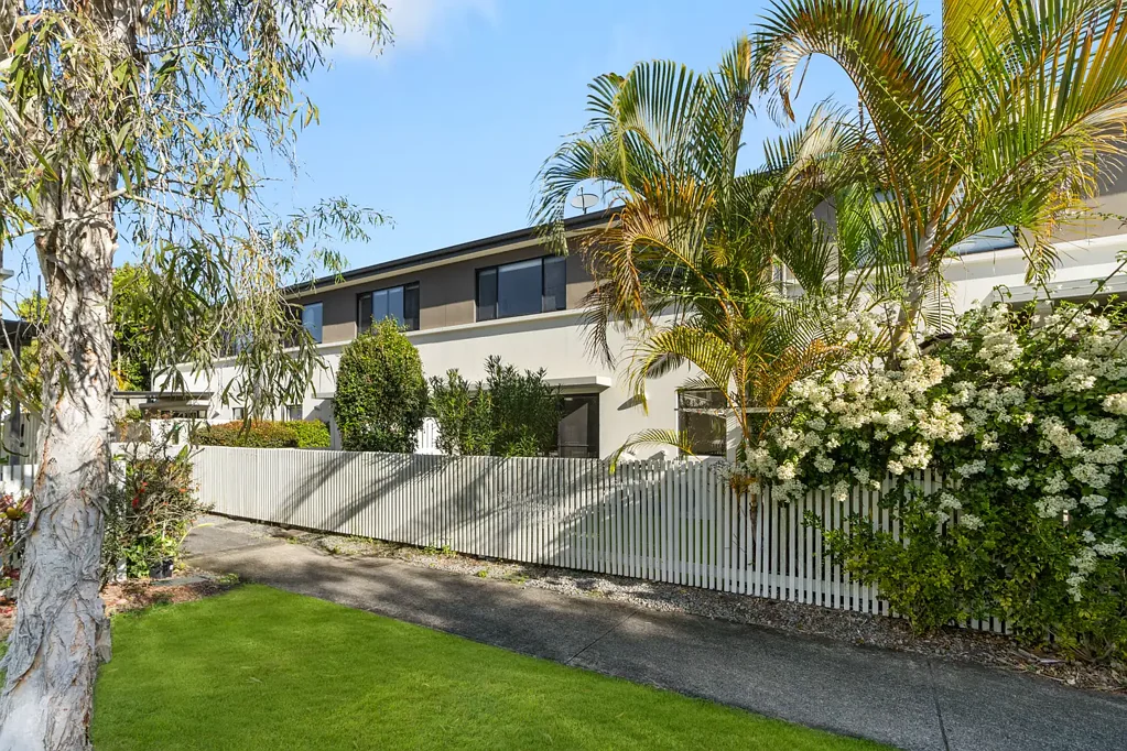 Tugun 3침실 Spacious 3-Bedroom Townhouse with Park Views & All-Day Sunshine in “The Parc” Estate.