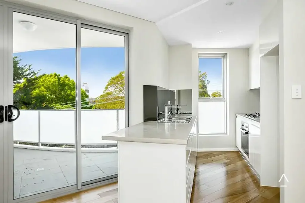 Spacious & Stylish 2-Bedroom Apartment in Prime Homebush Location