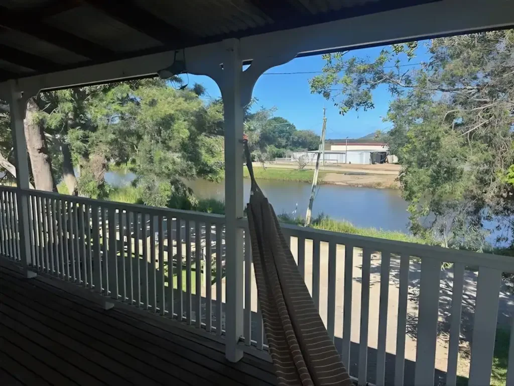 Kinchela  LOCATION, LIFESTYLE AND FARMING