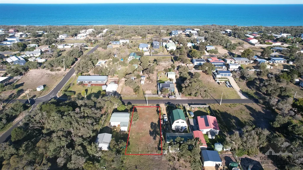 Golden Beach Flat, Clear, Fenced and Perfect!