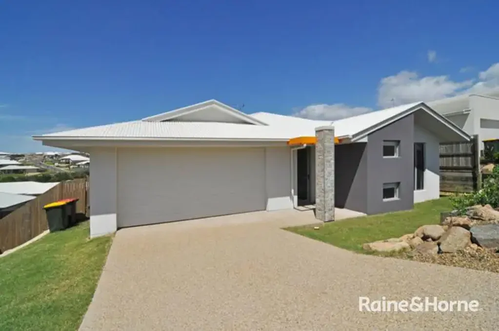 FOUR BEDROOM FAMILY HOME IN VANTAGE ESTATE!