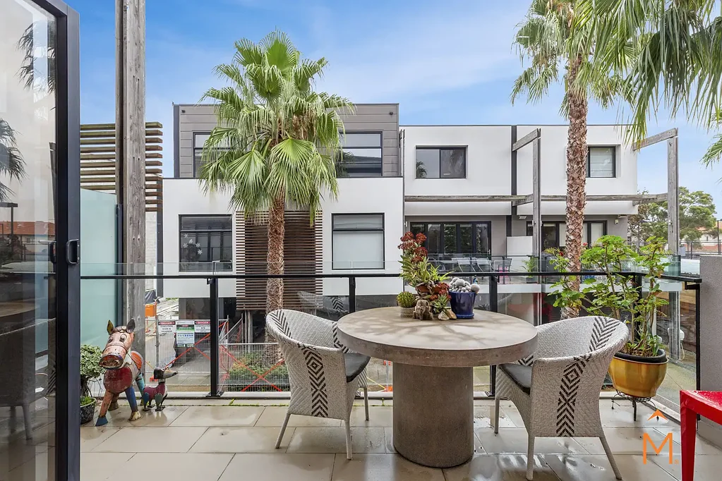 Townhouse Treasure in Brighton - Fully Furnished