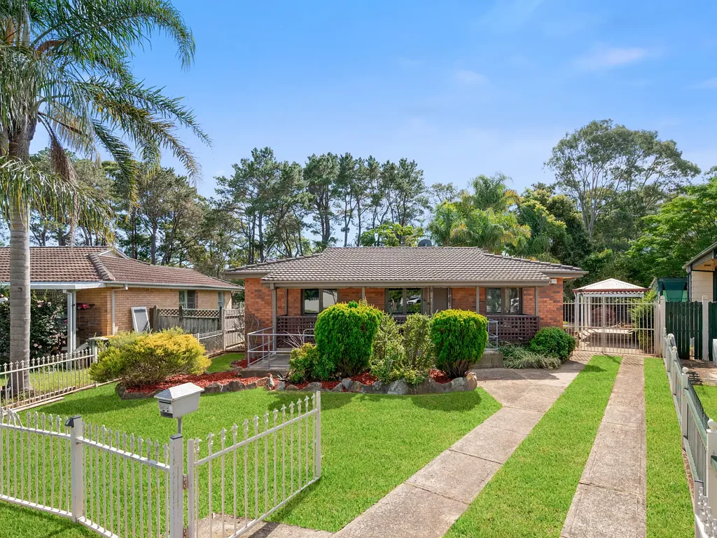 10 Carr Place, Bradbury, NSW 2560