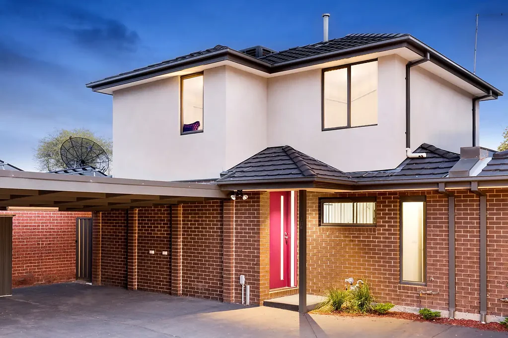 MODERN TOWN RESIDENCE LIVING IN A CENTRAL LOCATION