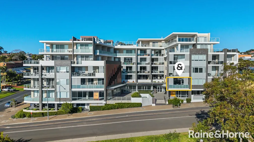 Ulladulla 3 Bedroom Elevated Harbourfront Luxury in the Heart of Ulladulla