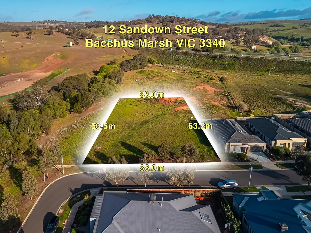 Bacchus Marsh Underbank Estate双地块 5000平米开发潜力 高品质新住宅环绕 交通便捷 配套完善 高增长走廊 灵活布局选项 **Express of Interests by 5pm 24th Oct** Rare Dual-Site Acquisition within Prestigious Underbank Estate