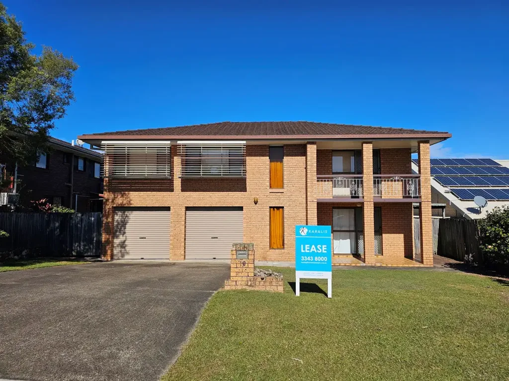 " LARGE 4 BEROOM FAMILY HOME IN WISHART CUL-DE-SAC "
