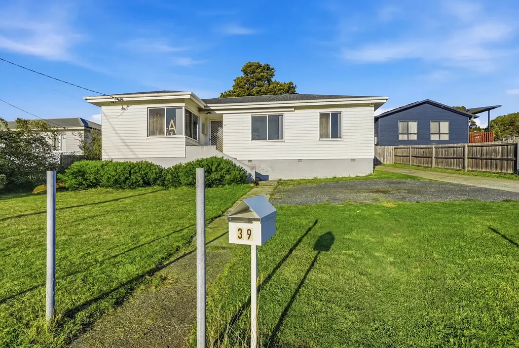 Spacious 3-Bed Family Home in Warrane