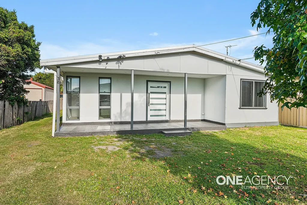 COASTAL COMFORT AND VILLAGE CHARM IN GREENWELL POINT