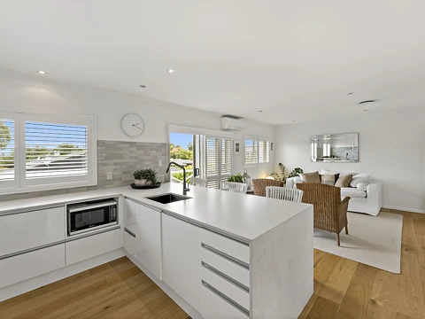 Onehunga 2房  Fabulous, Fully Renovated with Privacy & Sun