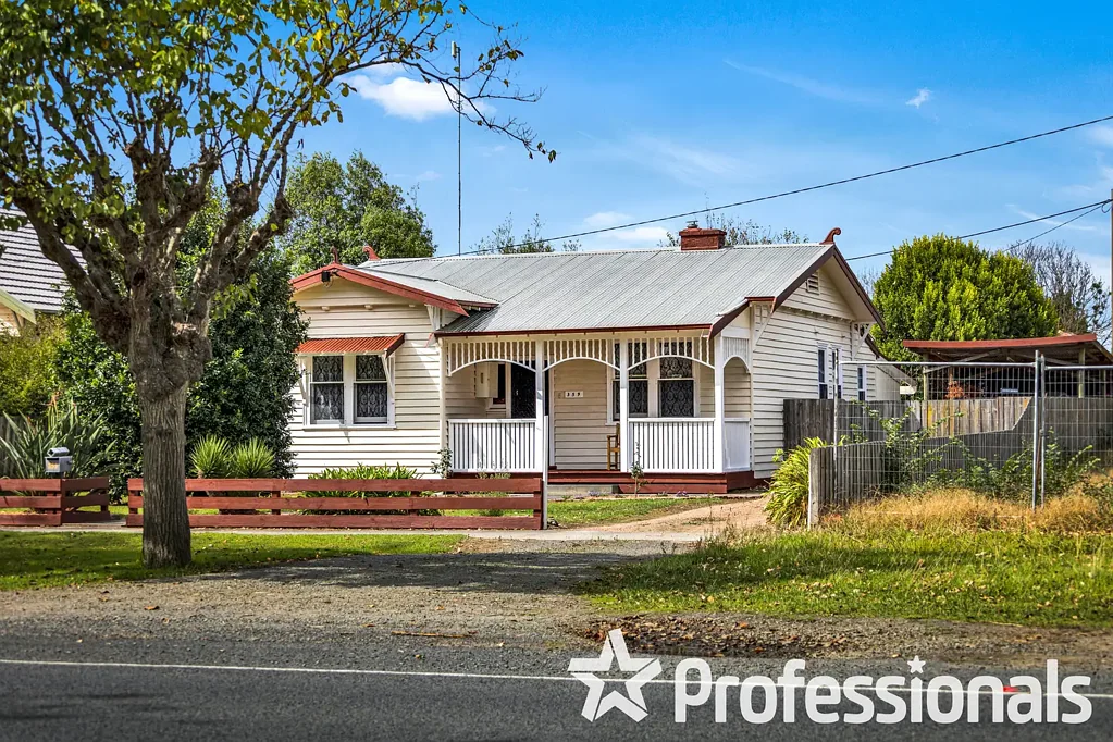 Yarram 4 Bedroom Victorian Gem with Rear Laneway Access on a SPACIOUS 1008m² Block in a CENTRAL Township Location. Potential Sub- Subdivision (STCA)
DON'T MISS THIS!