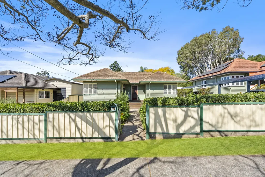 Salisbury 3房 迷人的 Weatherboard 住宅，坐拥 Toohey Forest 景观。 Charming weatherboard home with Toohey Forest Vista.