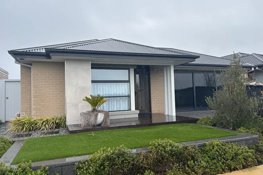 LUSH EX-DISPLAY HOME, 2 LIVING, CENTRAL COOLING