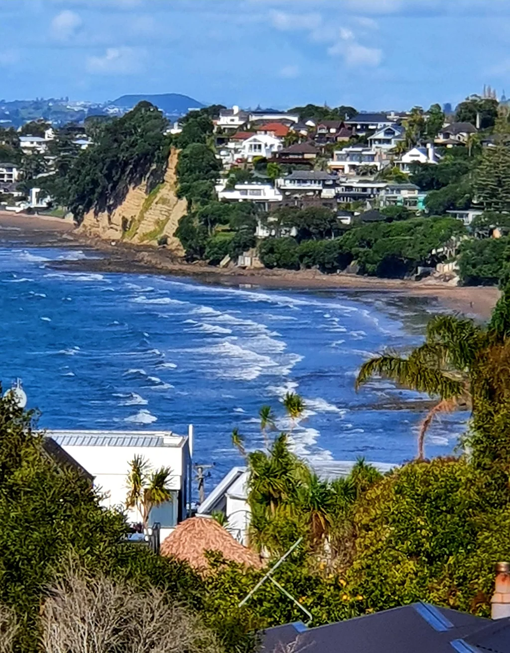 Murrays Bay 4chambre Great location wtih sea view. Short term priced to sell!