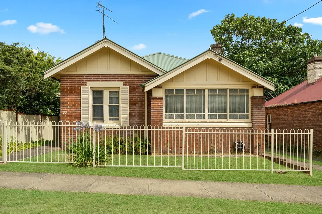 37 Colyer Street, Crookwell, NSW 2583