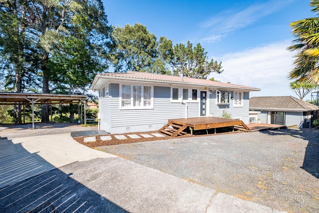 Pakuranga Heights 4房  Home + Income With Views - Owners Overseas