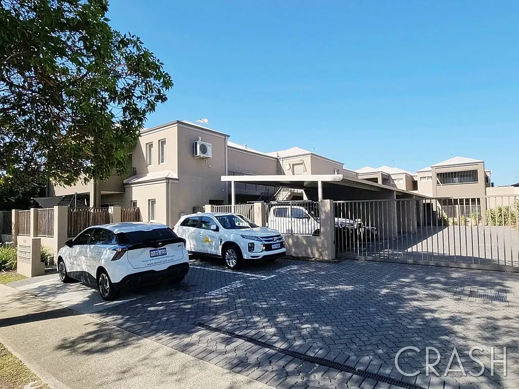 2x2 in Cloverdale with private covered Balcony